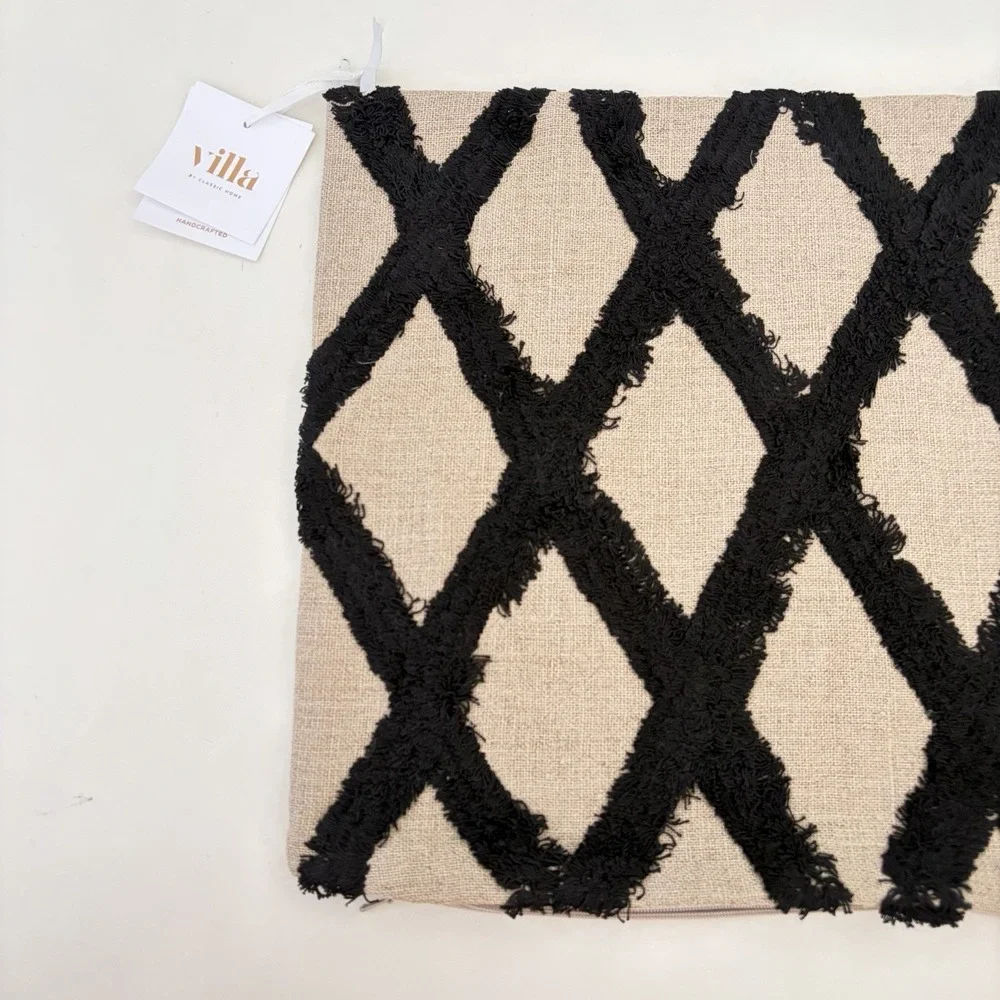 Pottery Barn Villa Cannon Diamond Textured Lumbar  14 x‎ 20 Pillow Cover Black